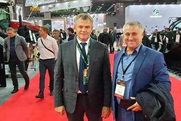 Оренбургская делегация работает на выставке «Золотая осень»